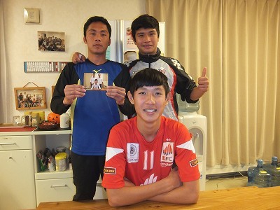 3人。