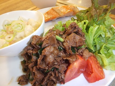 牛肉のニラピリ辛。