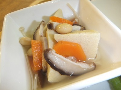 高野豆腐と大豆の煮物。