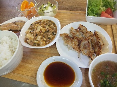 餃子。麻婆豆腐定食。