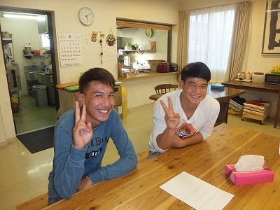 二人。