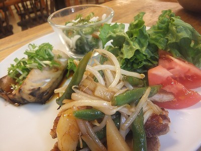 豚ロースのもやしときのこのキムソース。