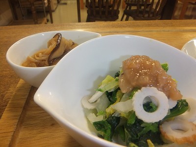 ほうれん草と白菜の梅おひたし。