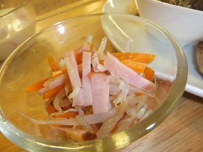 もやしとチャーシューのナムル。
