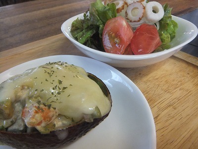 アボカドエビグラタン。