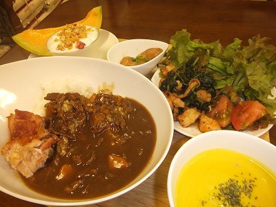 カレーとパンプキンスープ。