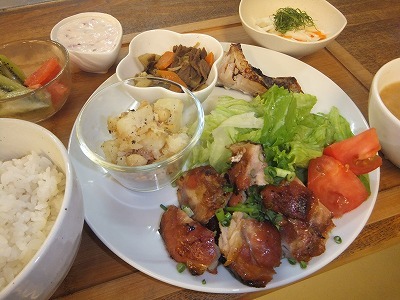 しまふく寮。今日のよるごはん。