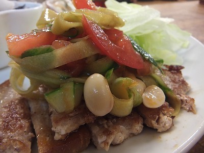 豚ロースのキュウリとまとと大豆のピリ辛ソース。