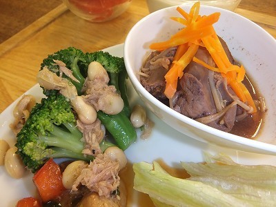 鶏レバーと大豆の煮物。