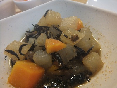 コロコロ野菜とひじきのキムチ煮。