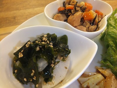 大根とワカメと梅のさっぱり和え。