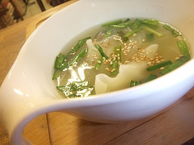 ニラと餃子のスタミナスープ。