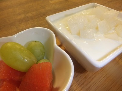 フルーツ。ヨーグルト。