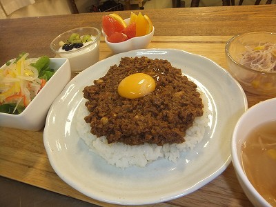 フルーツ。ヨーグルト。