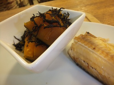 かぼちゃとひじきの煮物。
