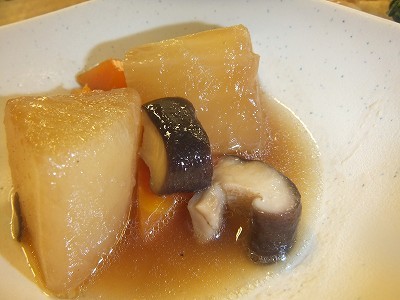 大根としいたけの煮物。