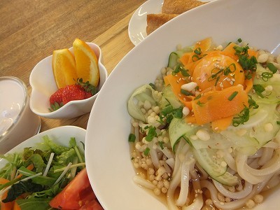 サラダうどん。