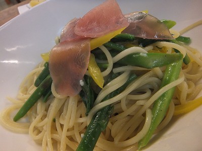 生ハムとアスパラとほうれん草のぱすた。