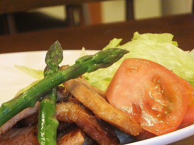 豚肉のジンとまとソース。