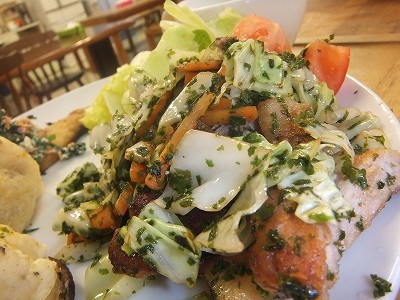 豚ロースとキャベツのたっぷり青のり野菜炒め。