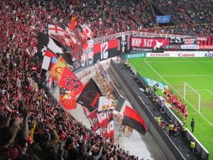 試合後、コンサドーレ選手がゴール裏サポーターに挨拶
