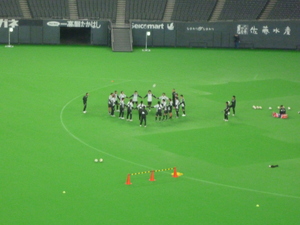 おててぇ～つ～ないでぇ～♪