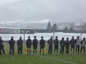 雪が……