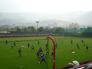 分かり辛いけど…ものすごい雨です。空が真っ白