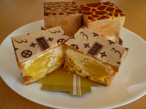 中は栗のｸﾘｰﾑとカスタードがたっぷりｗ