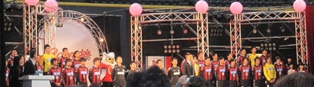 赤黒ユニで集合