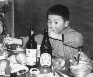 ♪あかだま～　あかだま～　あかだまポートワイン～　　というＣＭがあった