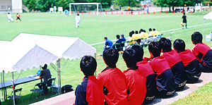 友よ　戦いの　炎を燃やせ　夜明けは近い
