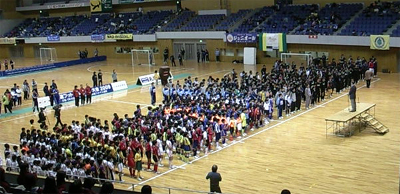 開会式：どーもくんも控えております