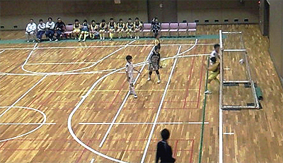 成悟が押し込む