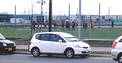 誰の車だ？笑