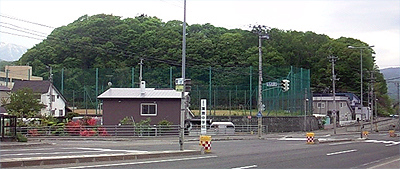旅の終わりに足袋の綻びを繕う