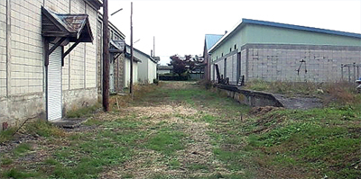 線路跡とホーム