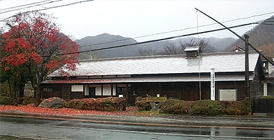 簾舞通行屋