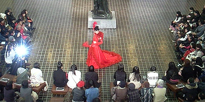 赤いドレス