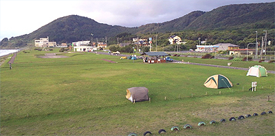 キャンプ場の草地