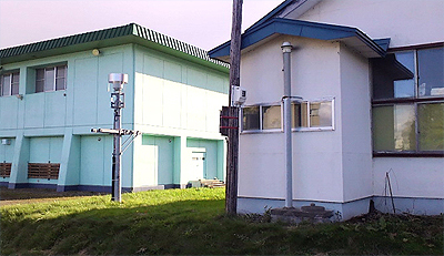 評論に値せず