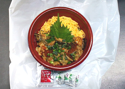 穴子丼ハーフにワサビ