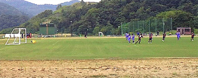 山岸のミドルが見事に決まる