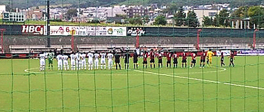 攻めても勝てず