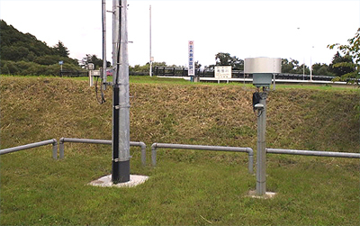 道路より一段低い