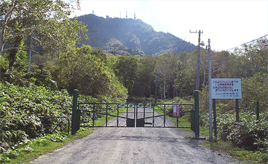 竜胆の山門