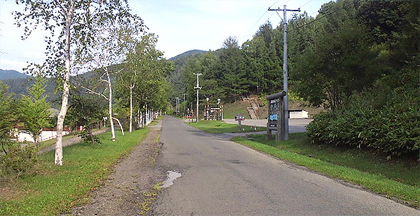まるで道路脇
