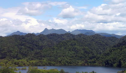 山と湖