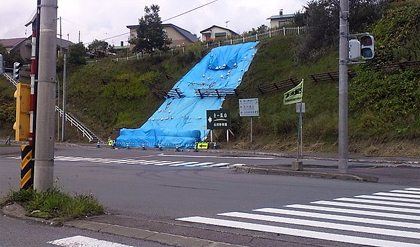雨降って地固まらず