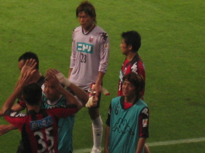勝利を喜ぶ選手たち